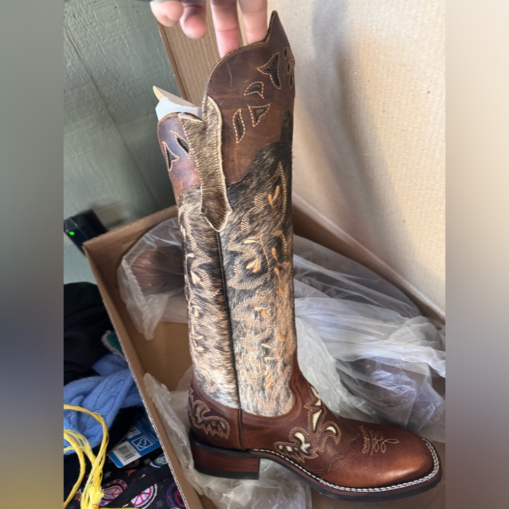 Brand New Lacy Boots buckaroo style